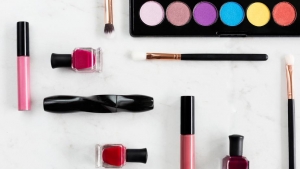 Tα λάθη του μακιγιάζ που μας δείχνουν μεγαλύτερες