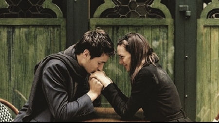 &Eta; &epsilon;&pi;&omicron;&chi;ή &tau;&omega;&nu; &kappa;&epsilon;&rho;&alpha;&sigma;&iota;ώ&nu; -  Nicolas Barreau