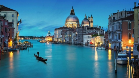 &Eta; &pi;ό&lambda;&eta; &pi;&omicron;&upsilon; &delta;&alpha;&kappa;&rho;ύ&zeta;&epsilon;&iota; - &Sigma;&omicron;&phi;ί&alpha; &Beta;&omicron;ΐ&kappa;&omicron;&upsilon;